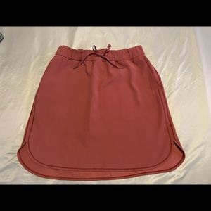 lululemon pink woman’s skirt size 12 and 19 inches long.